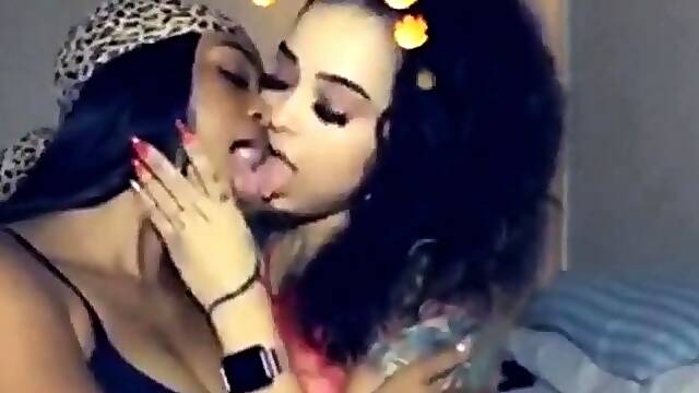 Ebony Amateur Lesbians Kissing and Squirting
