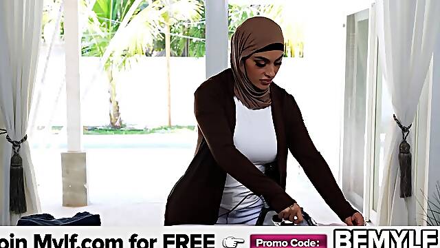 Hot muslim cougar sucks a strangers Big Dick while her cheating spouse is not home free video