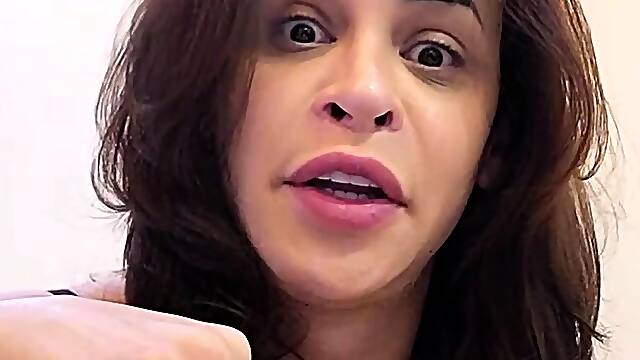 Brunette Solo Webcam Masturbation