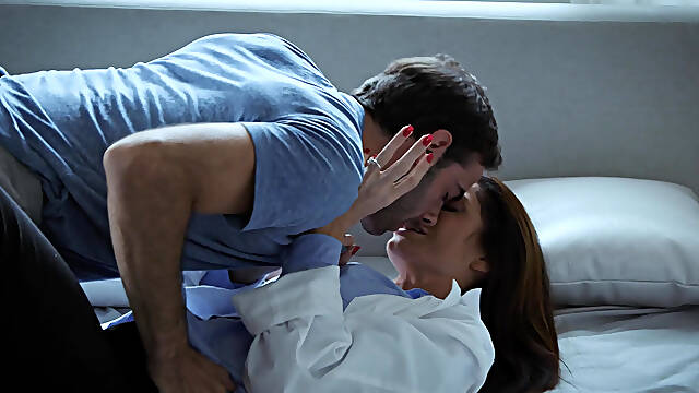 Aunt Silvia Saige gets physical with young man