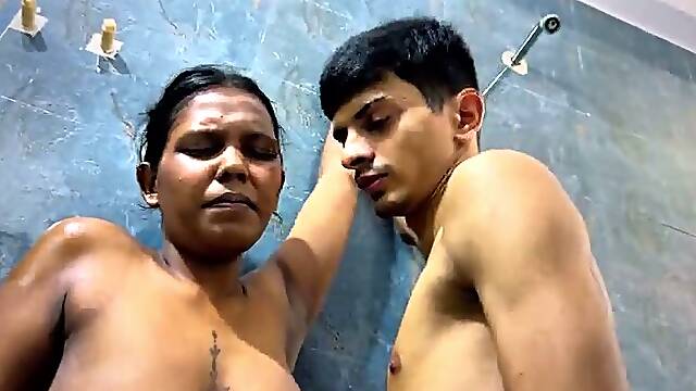 Stepbrother had sex with his stepsister in the bathroom