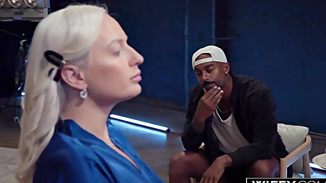 WIFEY Nice-looking Golden-haired Hotwife Elana Bunnz Takes A Thick BBC In Front Of Hubby