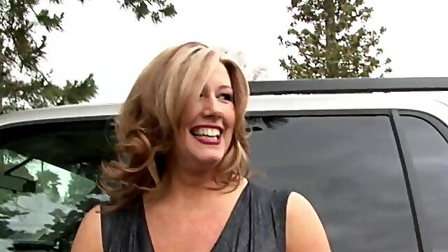 Zoey Andrews Likes Being A Ebony Chasing Cougar Slut