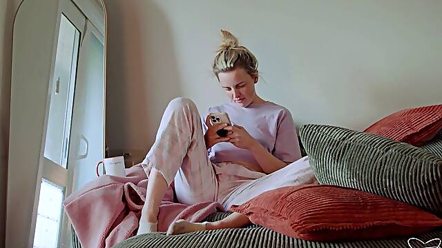 Humungous butts! Lucky Nick Strokes Cums On phat ass white girl Charlie Forde!