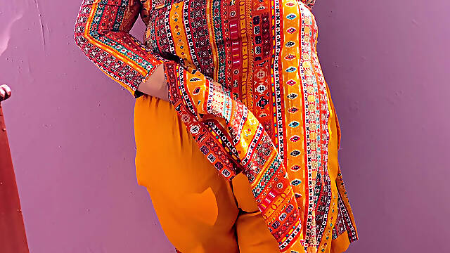 For the First Time My Husband Gifted Me a Chocolate Boy. My Husband Ejaculated After Seeing Me Having Sex. Indian Wife Share XXX