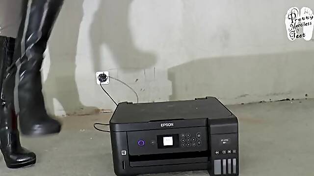 Printer under heeled Boots
