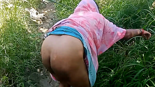 Indian Tamil Bhabhi Sex in Outdoor Banana Grove