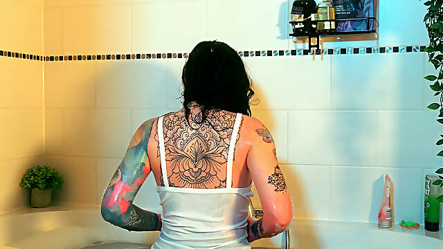 Soaked Tights, Wet Bodysuit: My Bath Footjob with a Cum-pumping Dildo