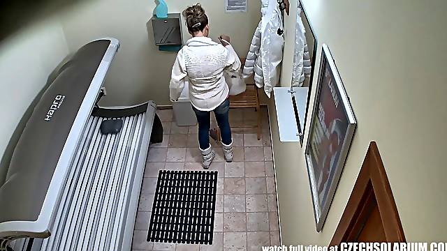 Solarium VOYEUR Just to Poke Dick to the Beautiful ASS